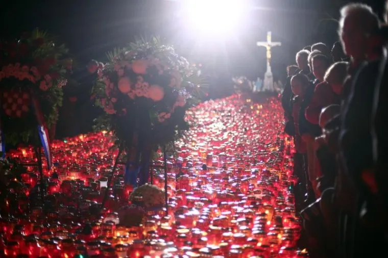 OBI&Scaron;LI GROBOVE SVOJIH NAJMILIJIH: Pogledajte fascinantne prizore s hrvatskih groblja