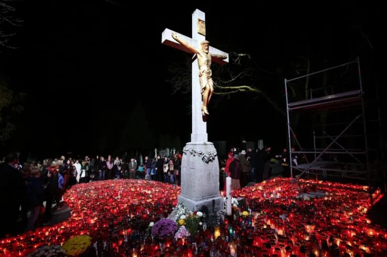 OBI&Scaron;LI GROBOVE SVOJIH NAJMILIJIH: Pogledajte fascinantne prizore s hrvatskih groblja