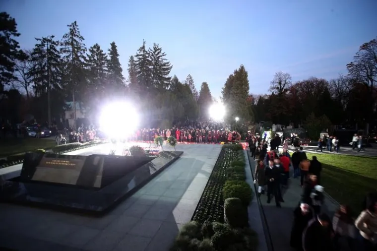 OBI&Scaron;LI GROBOVE SVOJIH NAJMILIJIH: Pogledajte fascinantne prizore s hrvatskih groblja