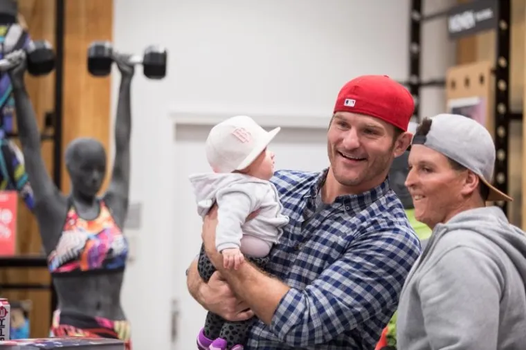 UFC-ov PRVAK ZAPALIO ZAGREB: Ovako je izgledao Miočićev susret s navijačima