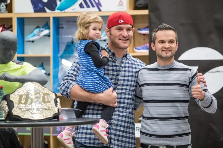 UFC-ov PRVAK ZAPALIO ZAGREB: Ovako je izgledao Miočićev susret s navijačima