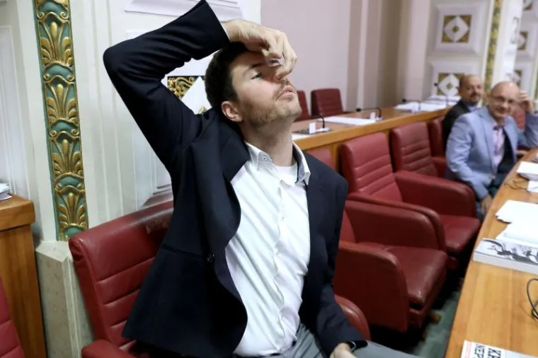 NAPRAVIO SHOW IAKO NIJE ZA GOVORNICOM: Pernar je imao 'dobar' razlog za&scaron;to se kreveljio u Saboru