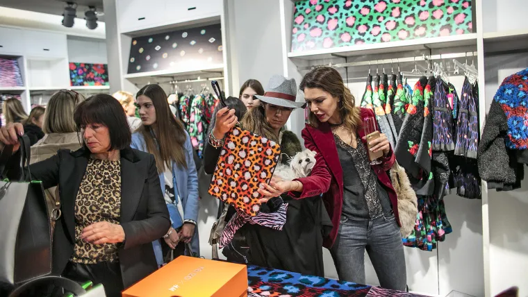 U kolekciji prevladava animal print