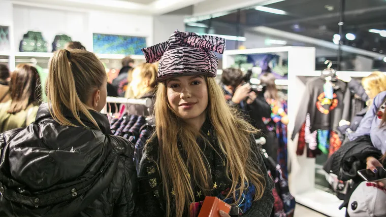 Kreativni direktori Kerol Lim i Umberto Leon propustili su arhive osnivača Kenza Takade kroz vlastiti pogled na svijet i u kolekciju udarili pečat 21. stoljeća