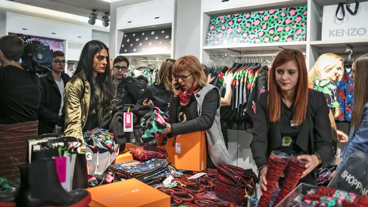 Sinoć je krenula prodaja Kenzo x H&amp;M: Evo za kojim krpicama su se fashionisti najvi&scaron;e trgali