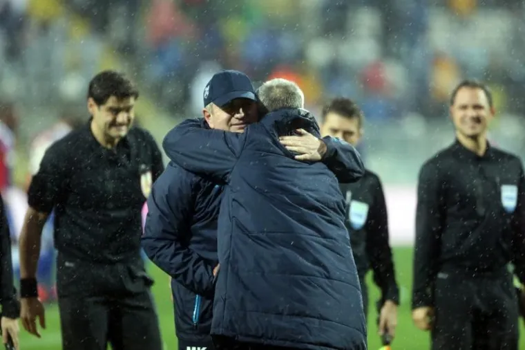 POGLEDAJTE ATMOSFERU: Ki&scaron;a je neumoljiva na Rujevici, ali akcija na tribinama i na travnjaku ne staje