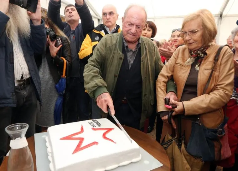 Muzej je rezanjem torte svečano otvorio jedan od najstarijih šibenskih partizana, 89-godišnji Vinko Guberina koji je krenuo u borbu sa samo 16 i pol godina.