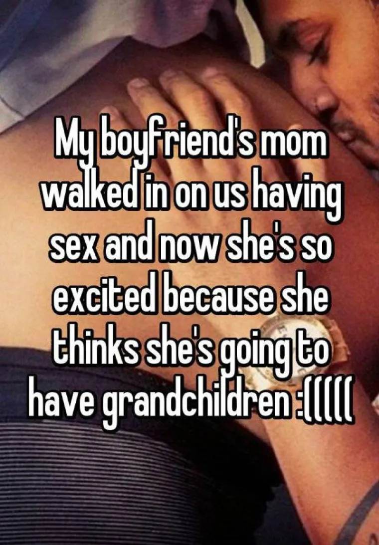 Ulovila nas je dečkova mama i sad je uzbuđena jer misli da će dobiti unuče.