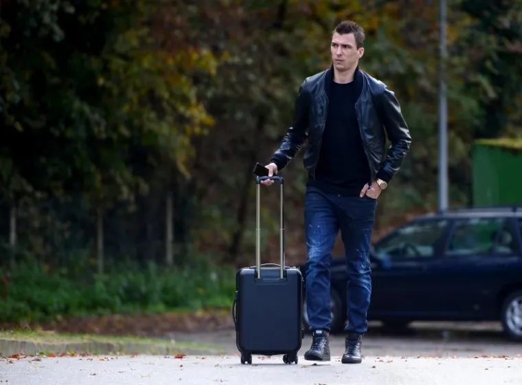 POČINJE 'AKCIJA ISLAND': Vatreni se okupili uoči okr&scaron;aja protiv Ledenih