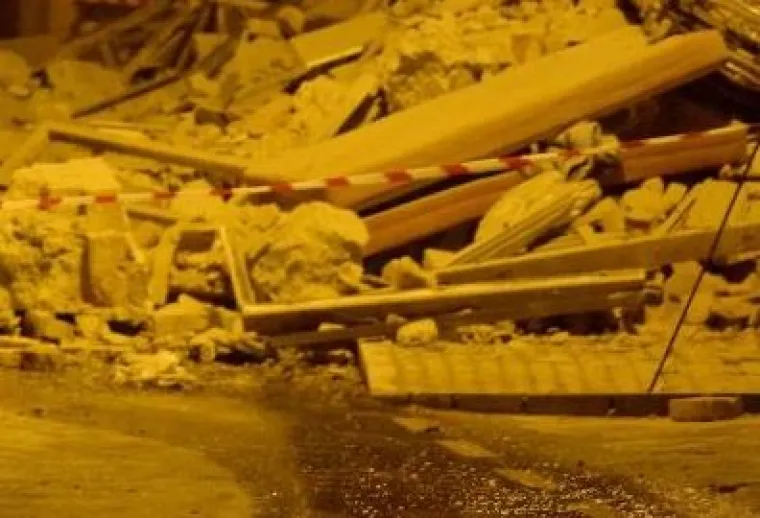 U ulici Braće Radića u večernjim satima do&scaron;lo je do eksplozije u kući u kojoj je jedna osoba smrtno stradala, a četiri osobe su ozlijeđene te izvan životne opasnosti. Policijski očevid je u tijeku.