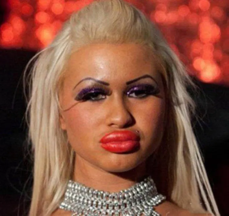 POTPUNO SE UNAKAZILE: Htjele ispasti ljepotice, a zavr&scaron;ile kao čiste spodobe