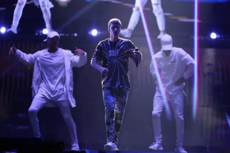 NEVIĐENI SPEKTAKL U ARENI: Bieber 'zapalio' prepunu dvoranu, obožavatelji u transu