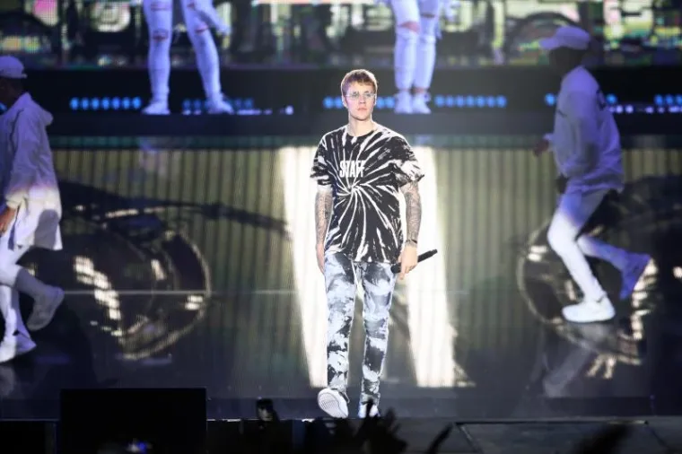 NEVIĐENI SPEKTAKL U ARENI: Bieber 'zapalio' prepunu dvoranu, obožavatelji u transu