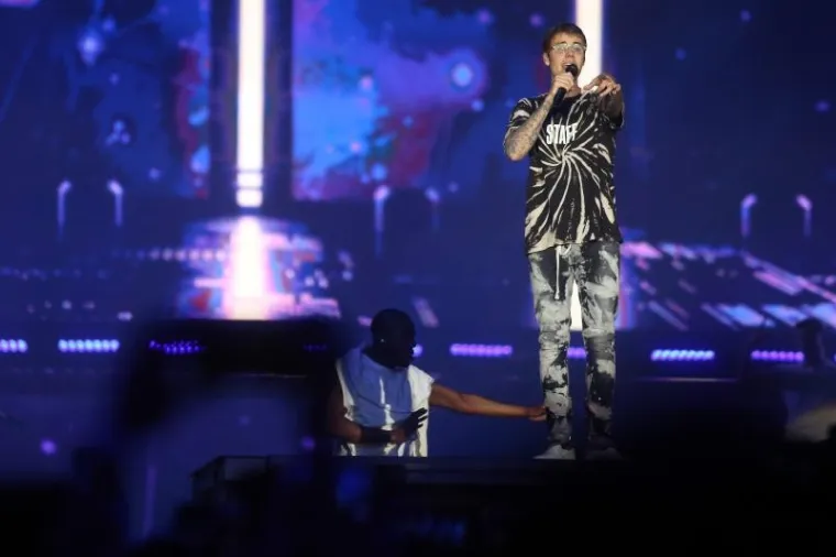 NEVIĐENI SPEKTAKL U ARENI: Bieber 'zapalio' prepunu dvoranu, obožavatelji u transu