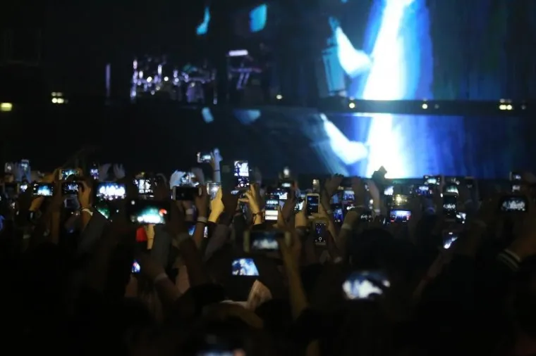 NEVIĐENI SPEKTAKL U ARENI: Bieber 'zapalio' prepunu dvoranu, obožavatelji u transu