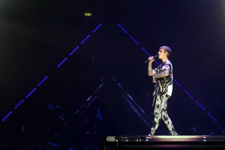 NEVIĐENI SPEKTAKL U ARENI: Bieber 'zapalio' prepunu dvoranu, obožavatelji u transu