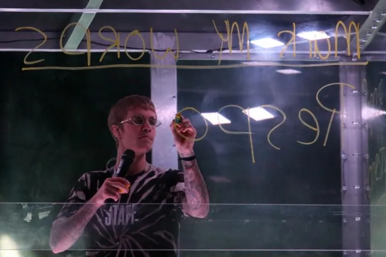 NEVIĐENI SPEKTAKL U ARENI: Bieber 'zapalio' prepunu dvoranu, obožavatelji u transu