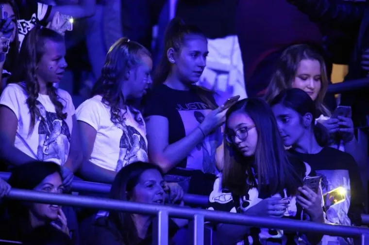 NEVIĐENI SPEKTAKL U ARENI: Bieber 'zapalio' prepunu dvoranu, obožavatelji u transu