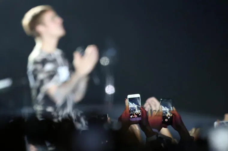 NEVIĐENI SPEKTAKL U ARENI: Bieber 'zapalio' prepunu dvoranu, obožavatelji u transu