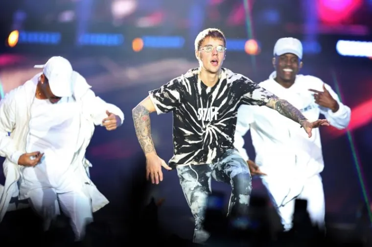 NEVIĐENI SPEKTAKL U ARENI: Bieber 'zapalio' prepunu dvoranu, obožavatelji u transu