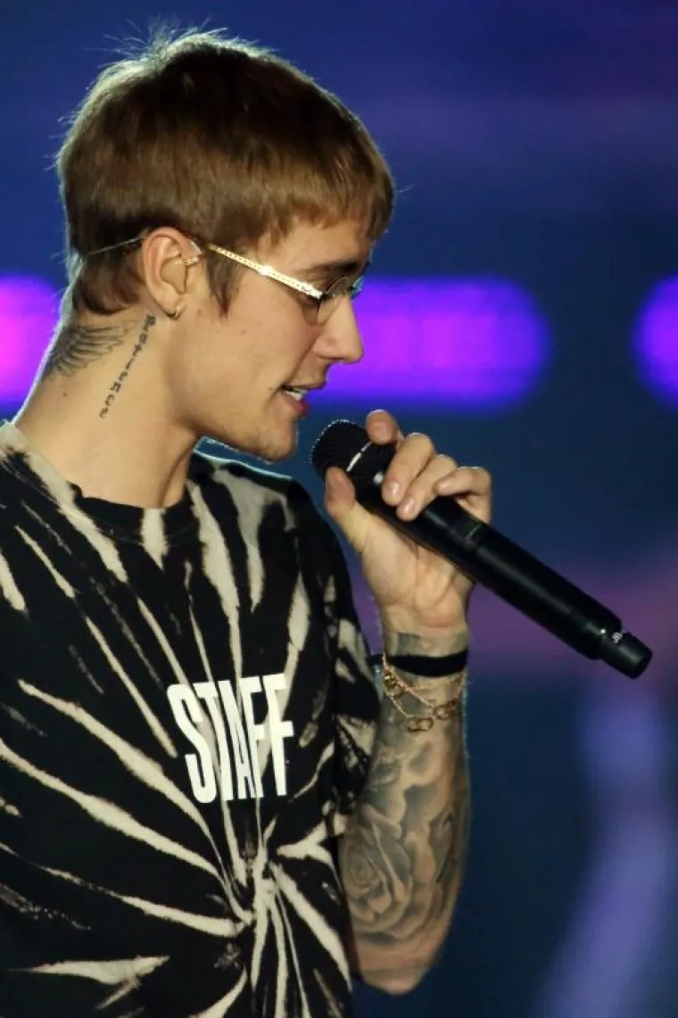 NEVIĐENI SPEKTAKL U ARENI: Bieber 'zapalio' prepunu dvoranu, obožavatelji u transu