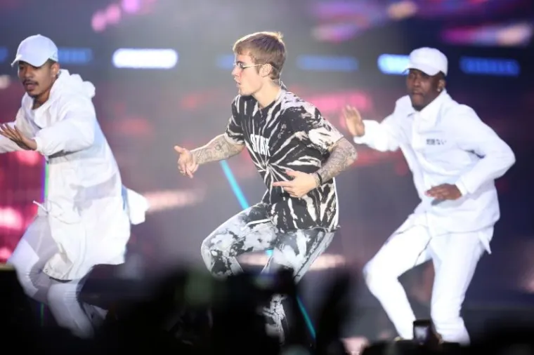 NEVIĐENI SPEKTAKL U ARENI: Bieber 'zapalio' prepunu dvoranu, obožavatelji u transu