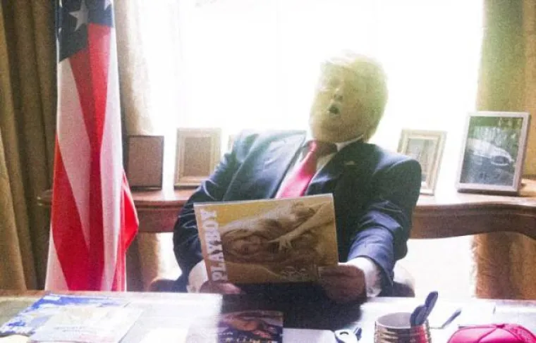 'ŠIRI NOGE, A NE VLADU!' Slikoviti prikaz Trumpovog mandata možda je bliže stvarnosti nego što mislimo