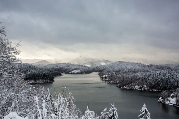 Snježni pokrivač zabijelio Gorski Kotar