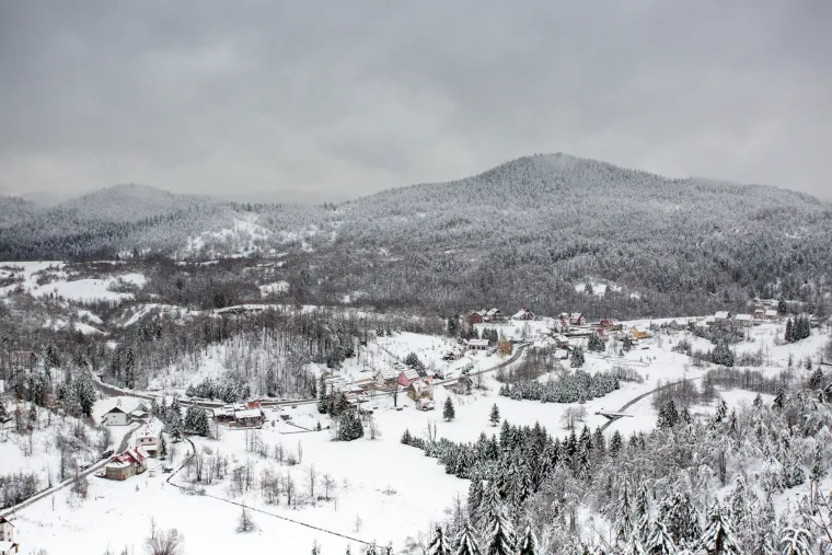 Snježni pokrivač zabijelio Gorski Kotar