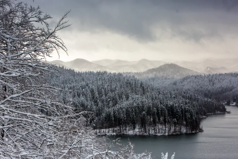 Snježni pokrivač zabijelio Gorski Kotar
