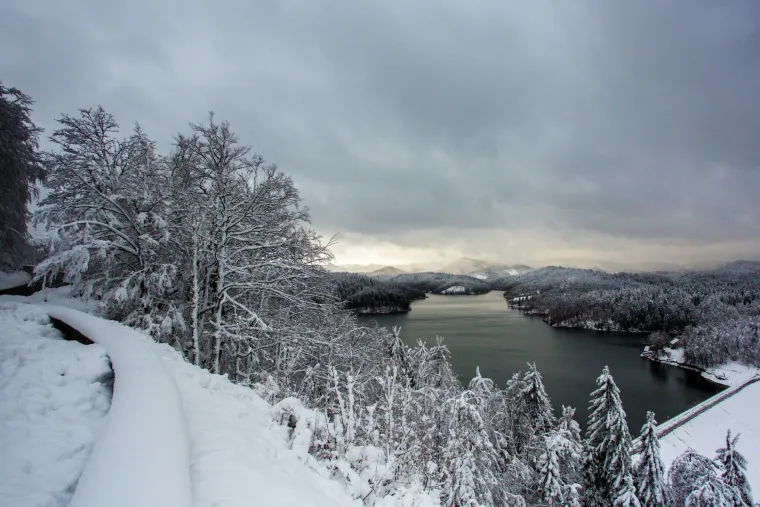 Snježni pokrivač zabijelio Gorski Kotar