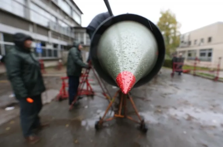 POGLEDAJTE FOTOGALERIJU: MiG 21 'sletio' ispred zgrade Strojarskog faksa u Zagrebu