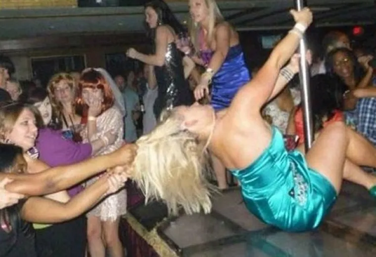 OKUŠALE SE U PLESU OKO ŠTANGE: Nije im suđeno, ljudi im se rugaju do besvijesti