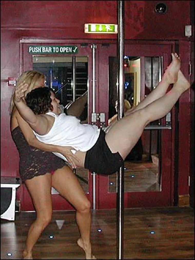 OKUŠALE SE U PLESU OKO ŠTANGE: Nije im suđeno, ljudi im se rugaju do besvijesti