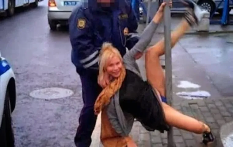 OKUŠALE SE U PLESU OKO ŠTANGE: Nije im suđeno, ljudi im se rugaju do besvijesti