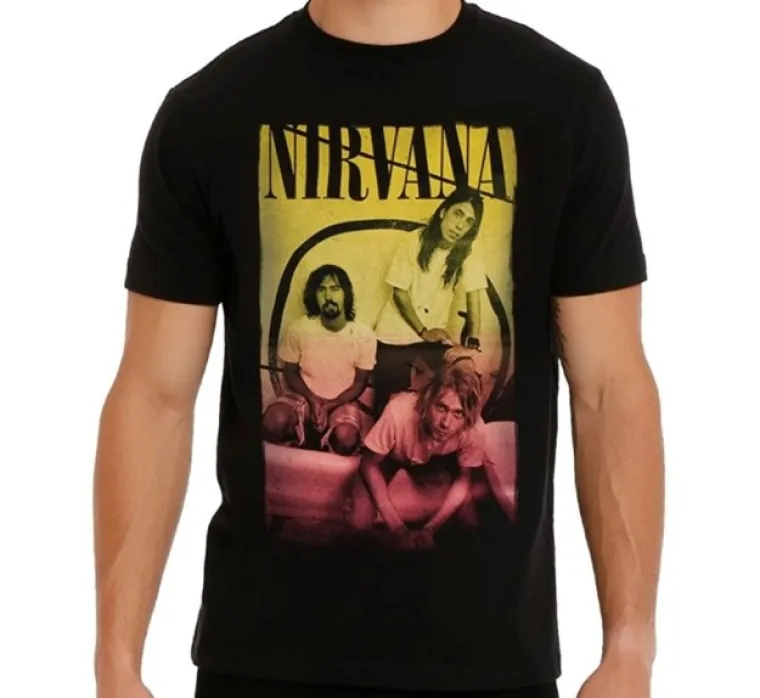 Jedna od najčešćih majica koje su se viđale 90-ih je ona s printom Nirvane - ovu možete naručiti na Amazonu za 144 kune