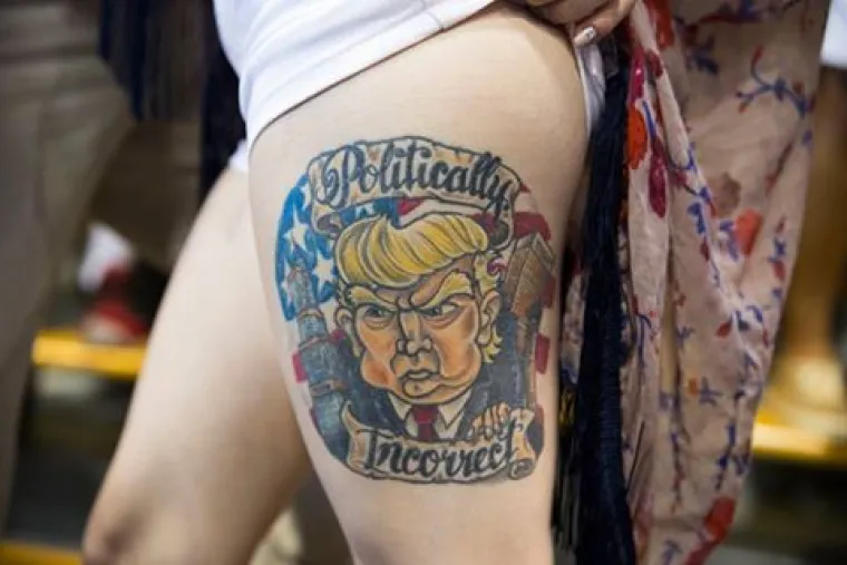 Trump ludnica je u punom mahu, a jeda od načina na koje se manifestira su tetovaže. U nastavku smo okupili neke od najboljih užasnih tetovaža koje su si ljudi dali napraviti čak i prije nego što je Donald postao predsjednik.