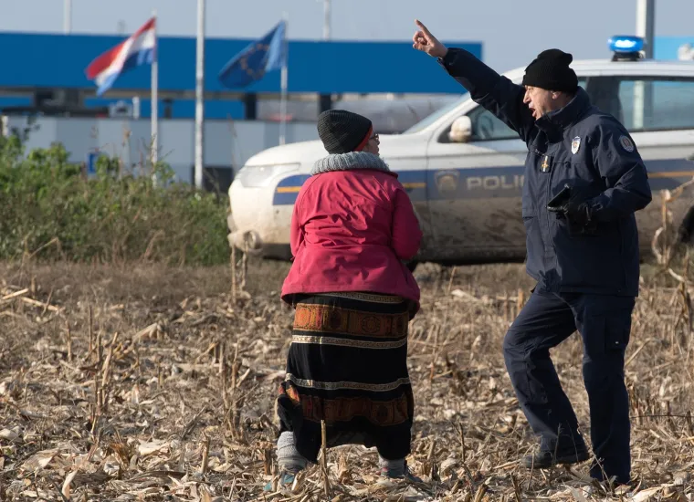 &Scaron;id: Migranti probili policijsku blokadu