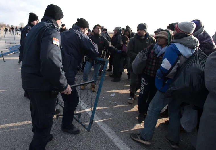 &Scaron;id: Migranti probili policijsku blokadu