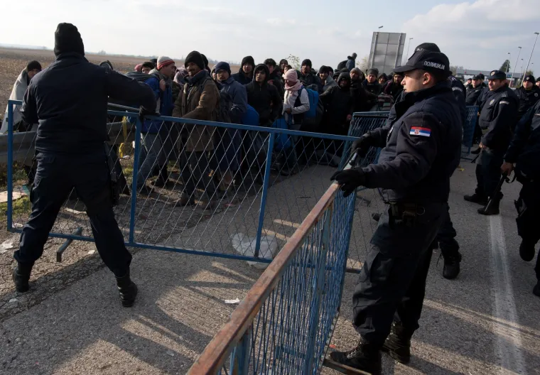 &Scaron;id: Migranti probili policijsku blokadu