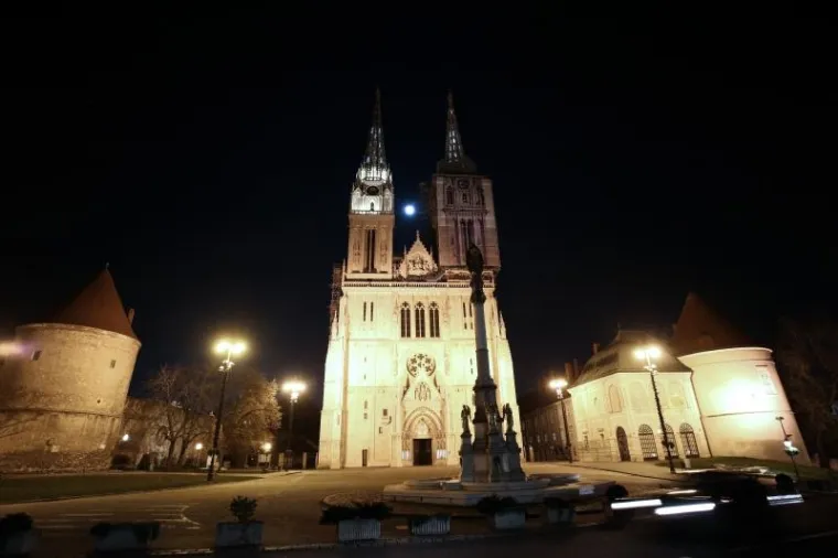 Super mjesec: pogledajte kako izgleda spektakl kada ga režira svemir