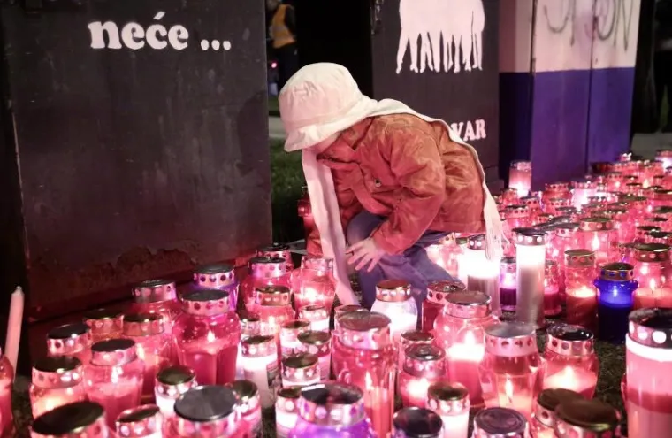 U spomen na žrtve Vukovara građani u cijeloj Hrvatskoj pale svijeće