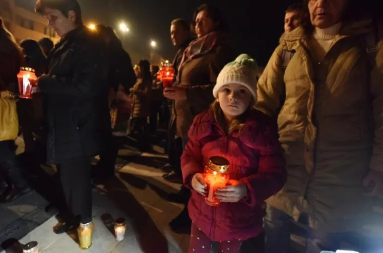U spomen na žrtve Vukovara građani u cijeloj Hrvatskoj pale svijeće