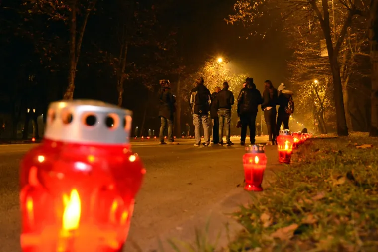 U spomen na žrtve Vukovara građani u cijeloj Hrvatskoj pale svijeće