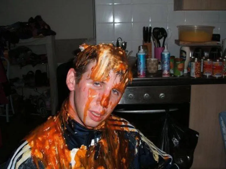 KAD RUSI RADE PROFILNE SLIKE... Neukus im je u krvi i jako se ponose time