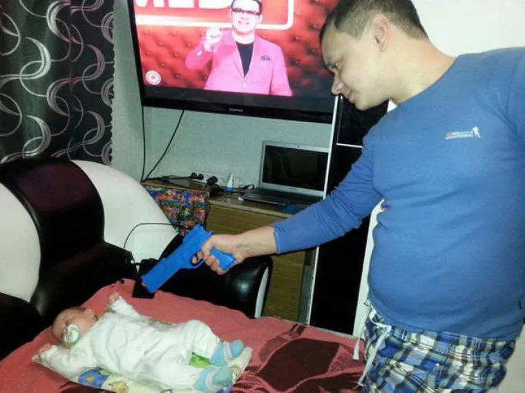 KAD RUSI RADE PROFILNE SLIKE... Neukus im je u krvi i jako se ponose time