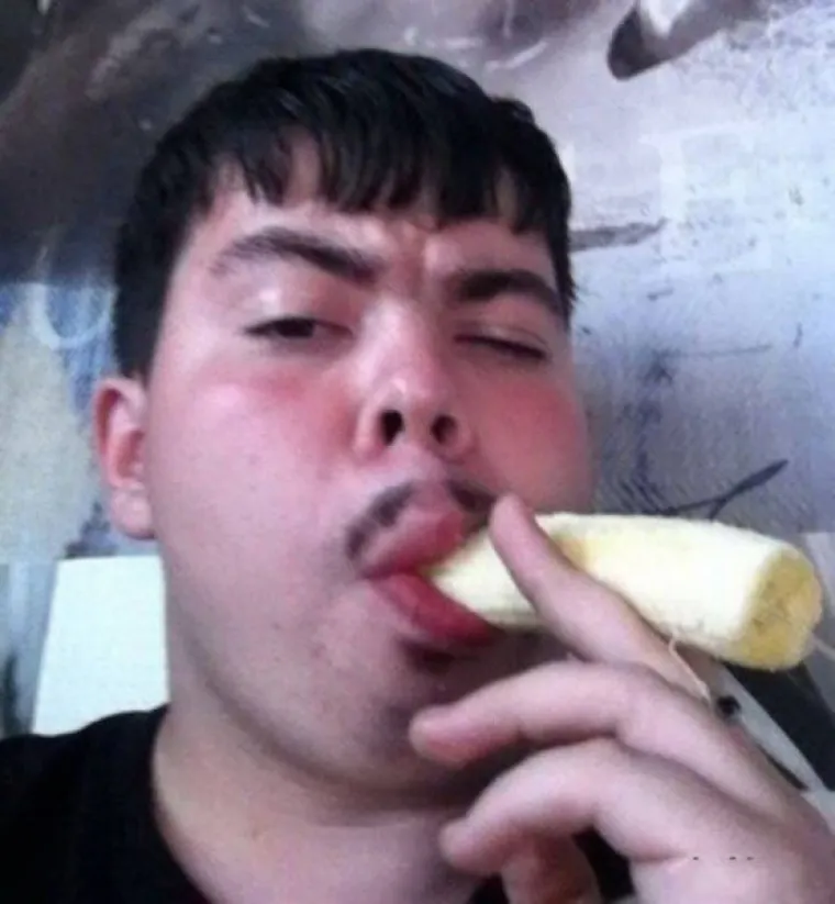 KAD RUSI RADE PROFILNE SLIKE... Neukus im je u krvi i jako se ponose time