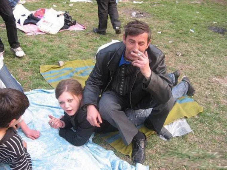 KAD RUSI RADE PROFILNE SLIKE... Neukus im je u krvi i jako se ponose time