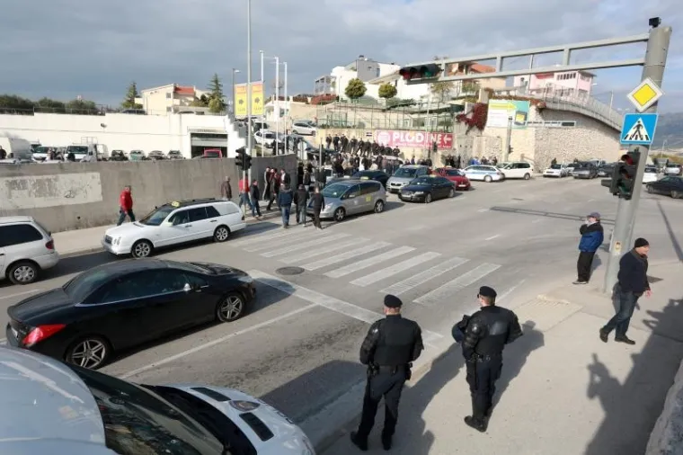 SPLITSKI TAKSISTI BLOKIRALI VOZAČE CAMMEA: Danas su trebali započeti s radom