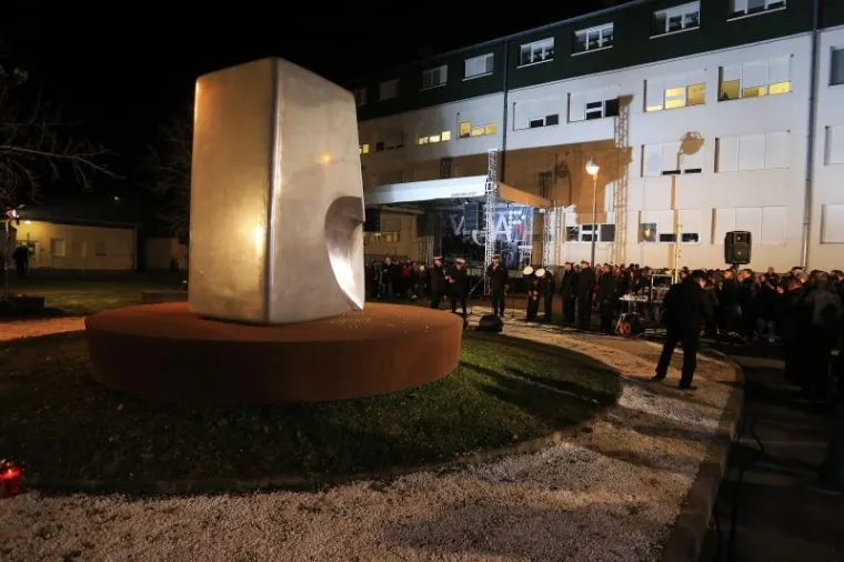 Obilježavanje Dana sjećanja na žrtvu Vukovara 1991. Vukovar - mjesto posebnog pijeteta, u Općoj Županijskoj bolnici Vukovar i bolnici hrvatskih veterana.